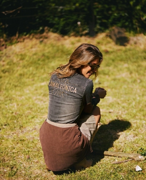 BLUSA DE CAMALENICA MODELO IZQUIERDO