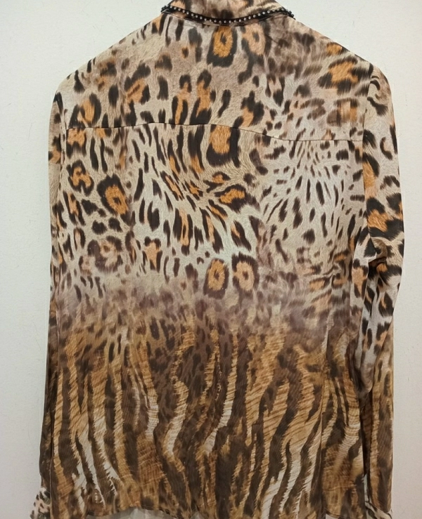 BLUSA DE GUESS ESTAMPADA ANIMAL PRINT W4BH56